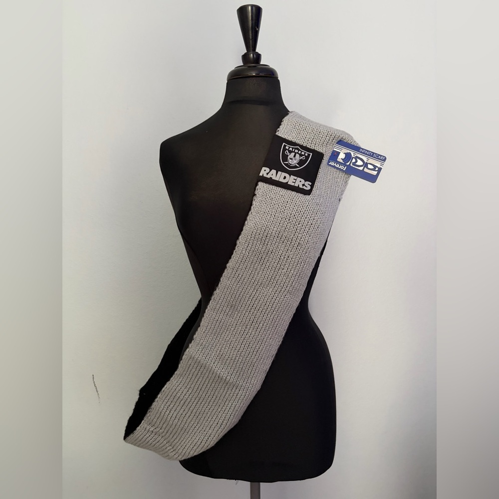 Forever Collectibles Raiders Knit Scarf - Gray & Black